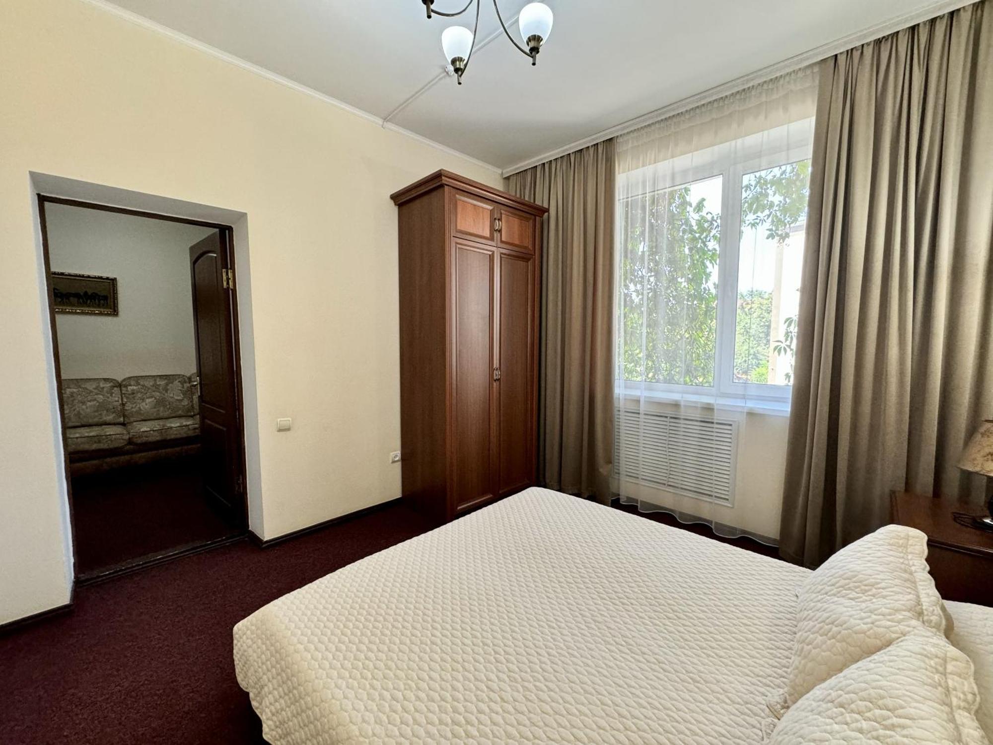Hotel Zhambyl Taraz Exterior photo
