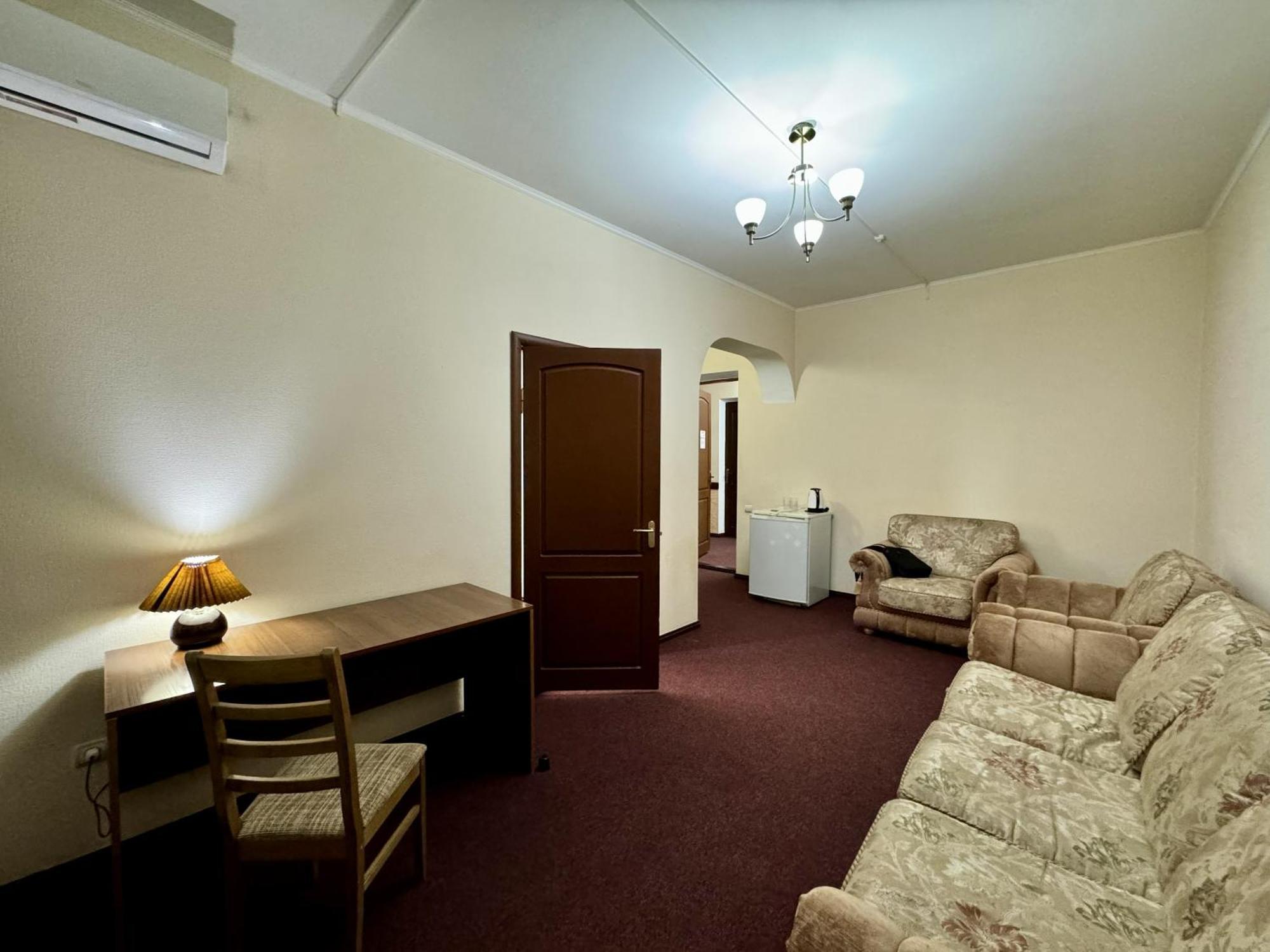 Hotel Zhambyl Taraz Exterior photo