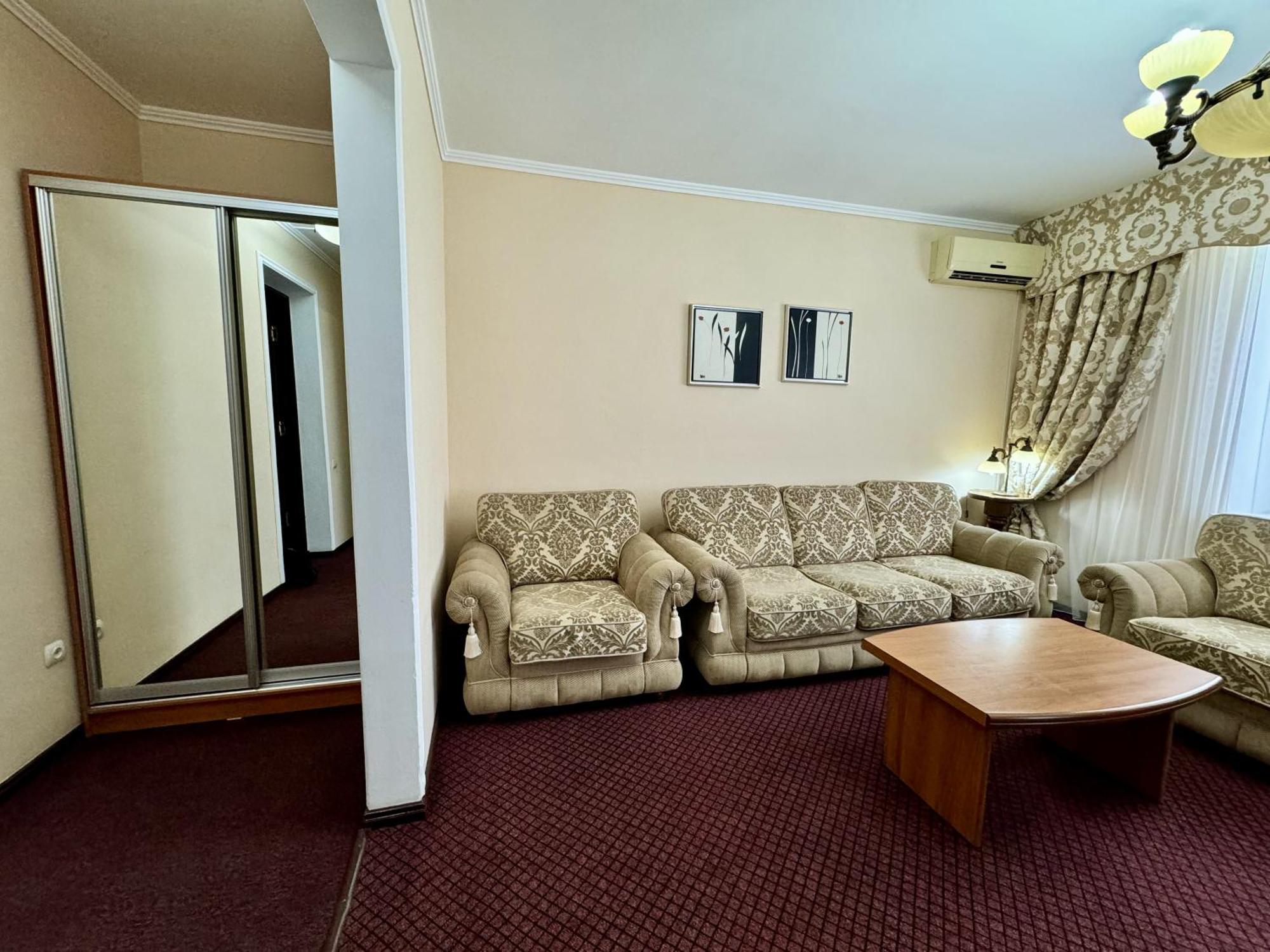 Hotel Zhambyl Taraz Exterior photo
