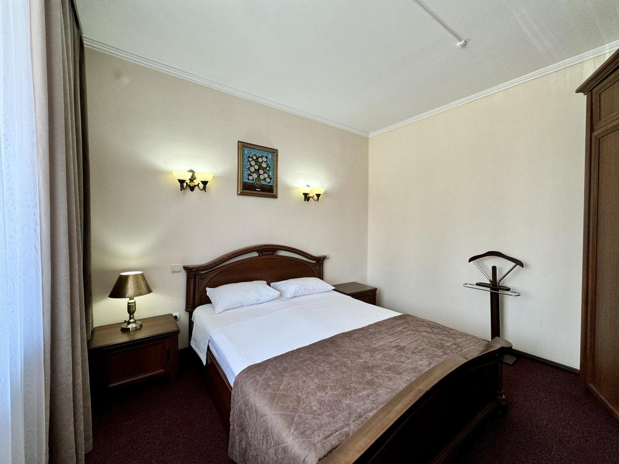Hotel Zhambyl Taraz Exterior photo