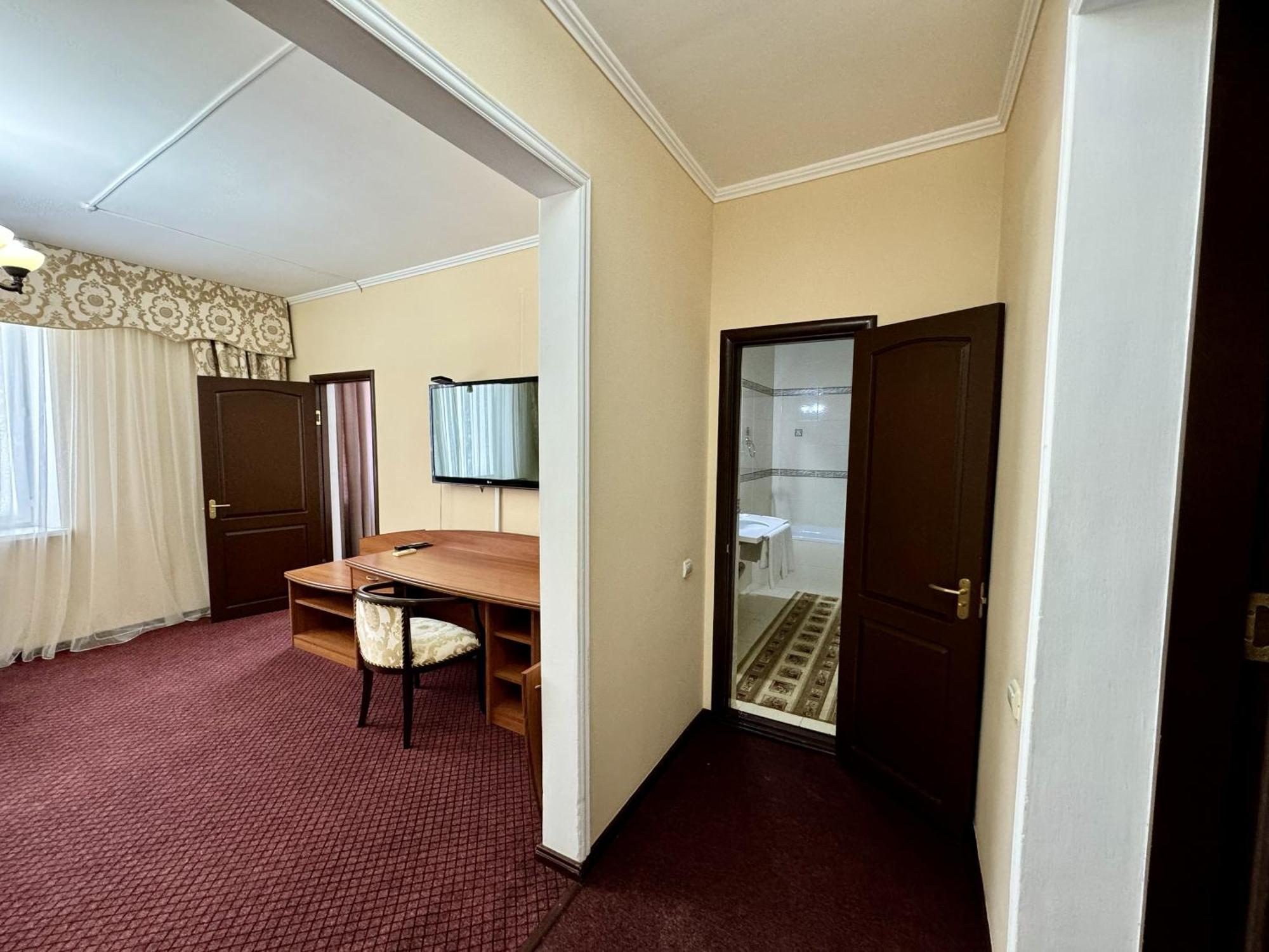 Hotel Zhambyl Taraz Exterior photo