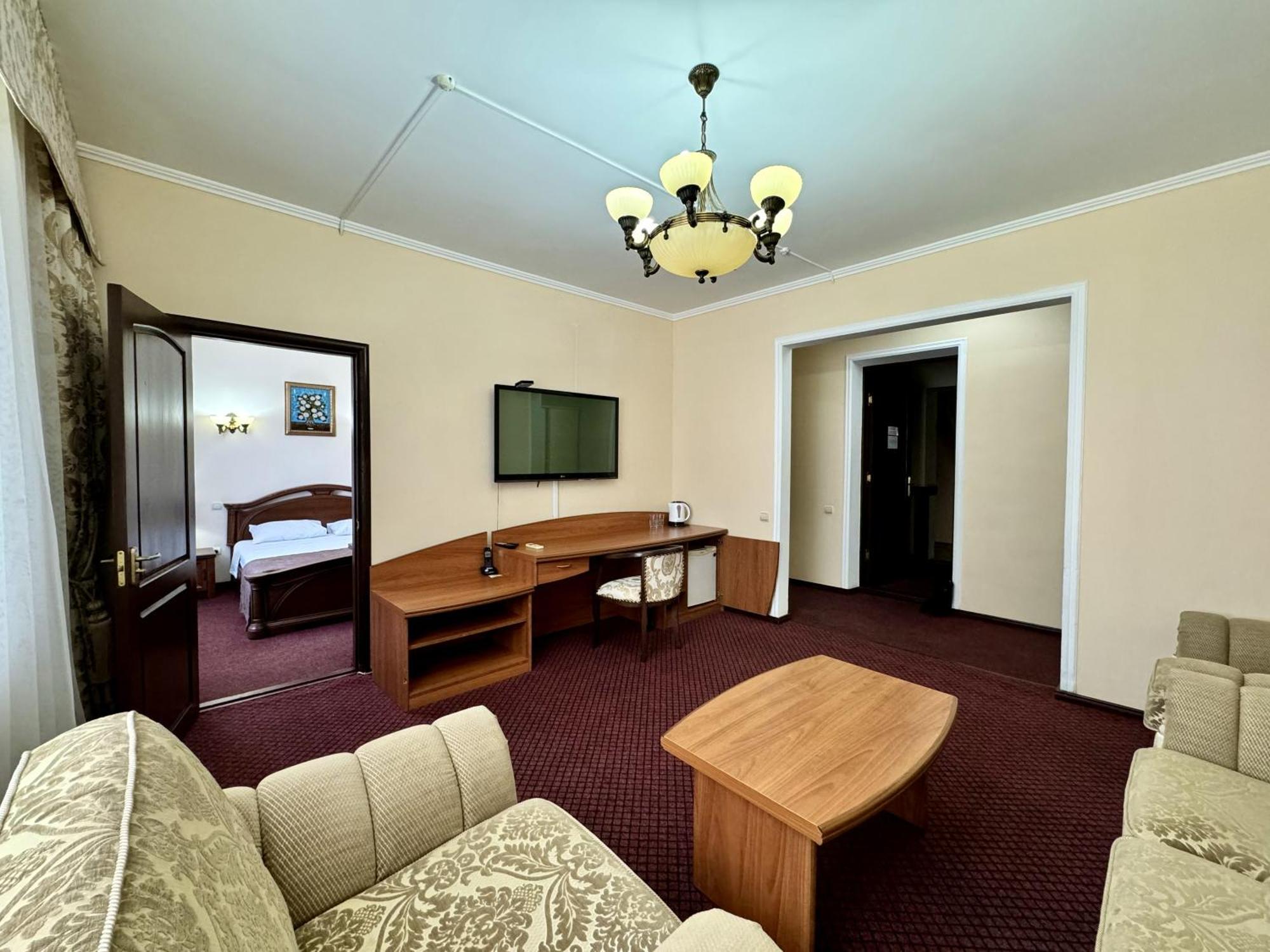 Hotel Zhambyl Taraz Exterior photo