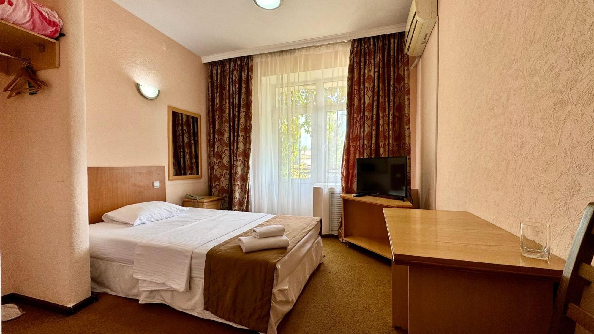 Hotel Zhambyl Taraz Exterior photo